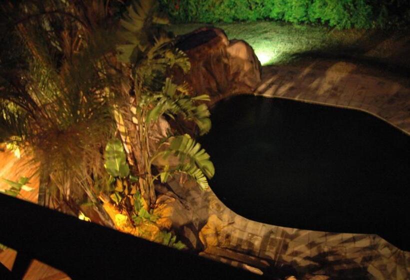 带1个卧室带泳池的公寓, Bon A Vie Self Catering And B&b Gonubie Full Solar Power, No Load Shedding!