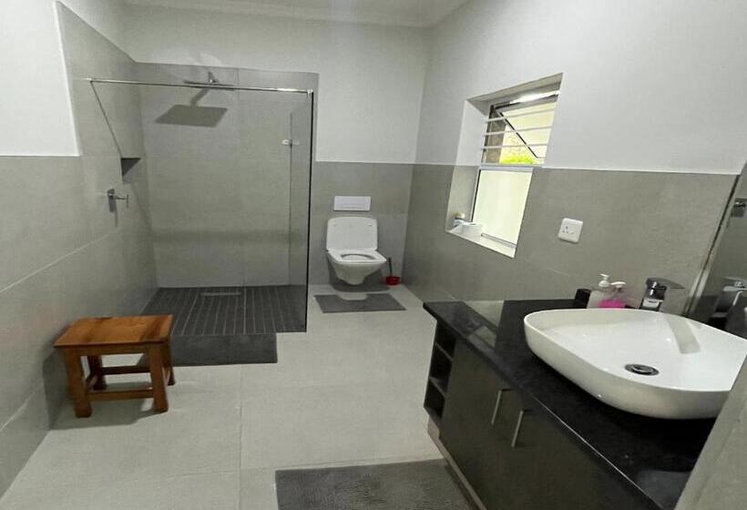 اتاق خانوادگی, Homestead Bed And Breakfast