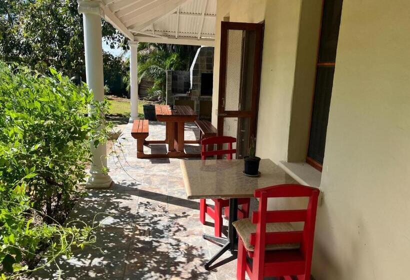 اتاق خانوادگی, Homestead Bed And Breakfast