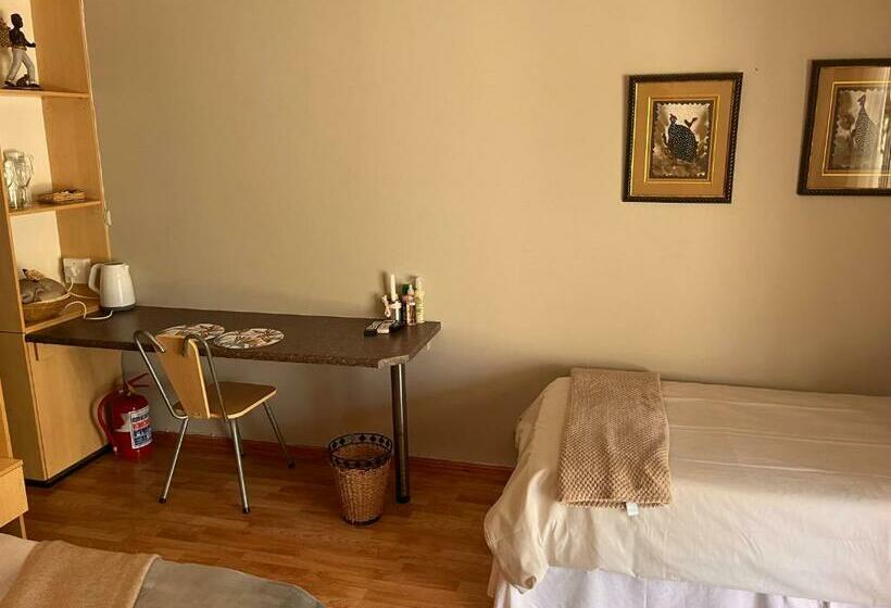 اتاق استاندارد سه نفره, Homestead Bed And Breakfast