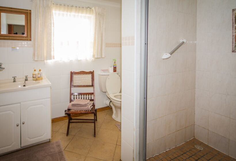 اتاق استاندارد سه نفره, Homestead Bed And Breakfast