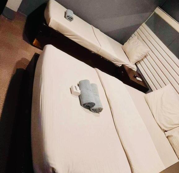 غرفة قياسية ثلاثية, Hometown Hotel   Lacson Bacolod