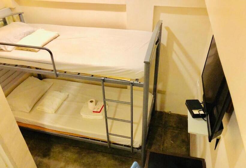 エコノミールーム, Hometown Hotel   Lacson Bacolod