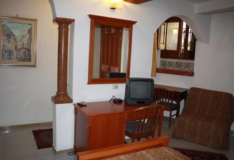 スタンダードトリプルルーム, Edelweiss