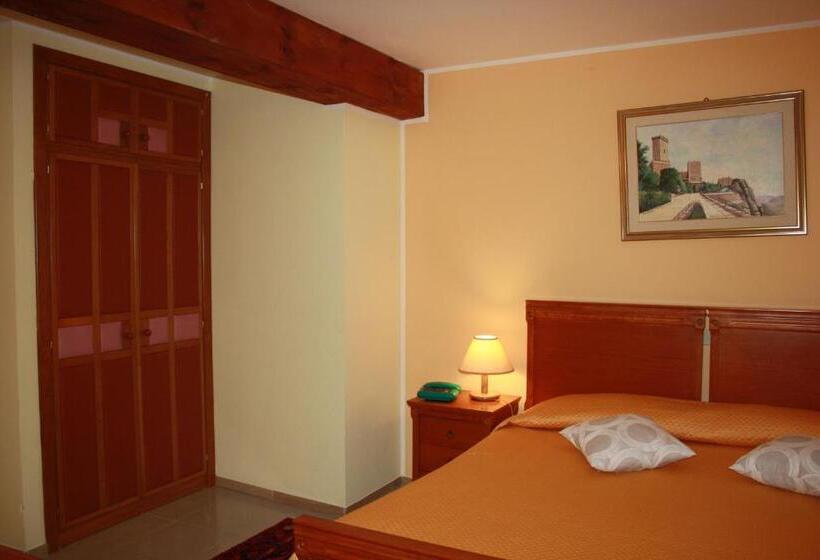 スタンダードトリプルルーム, Edelweiss