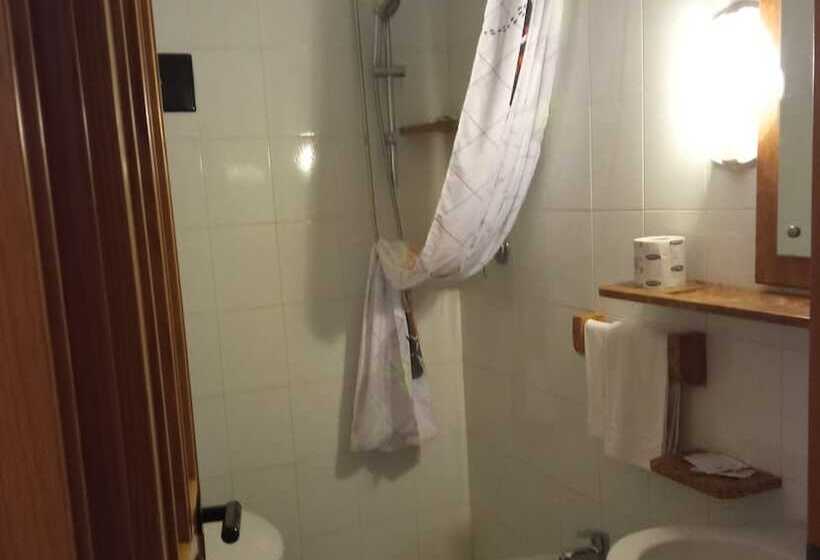 スタンダードトリプルルーム, Edelweiss