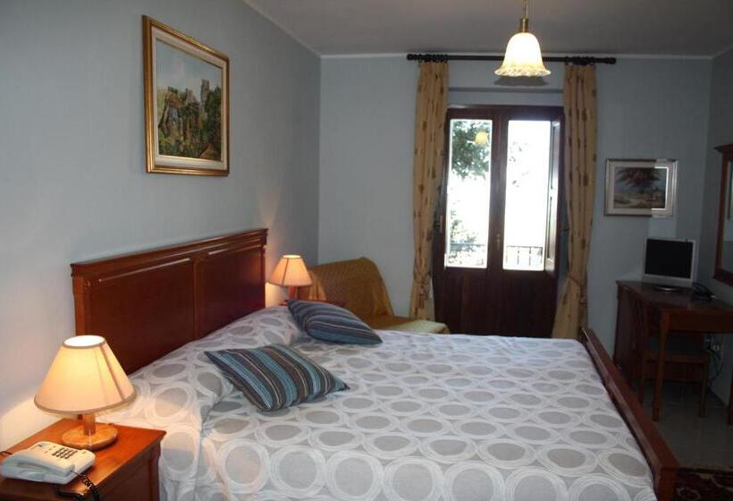 スタンダードトリプルルーム, Edelweiss