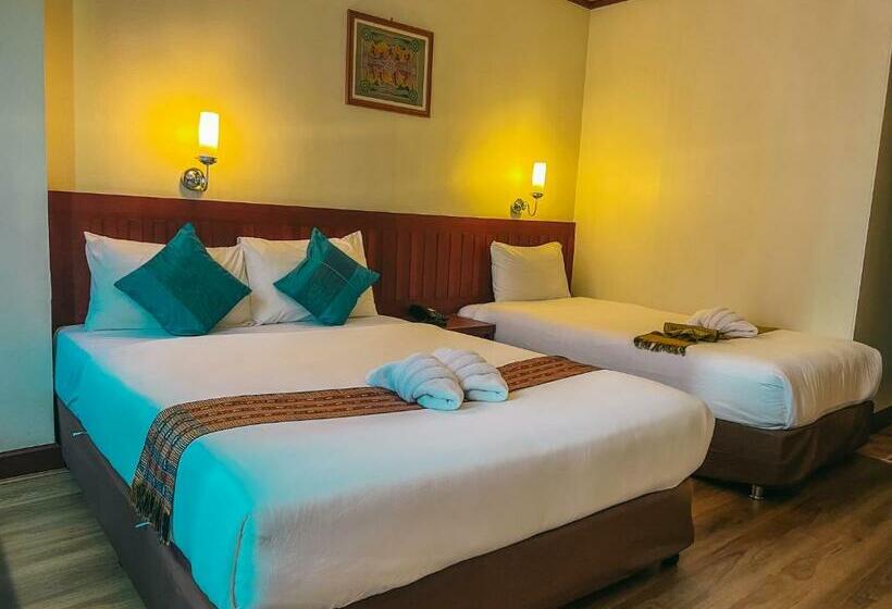 Superior Kolmen Hengen Huone, Neo Hatyai