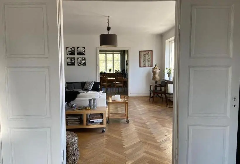 １ベッドルームアパートメント, Our House