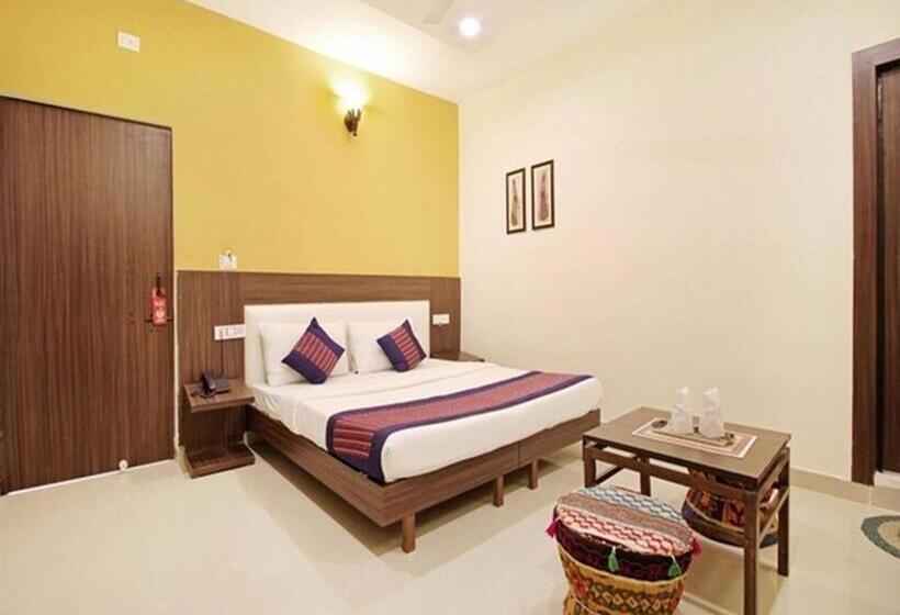 اتاق لوکس سه تخته, Taj Haveli Hotel Agra   Walkable Distance From Taj Mahal