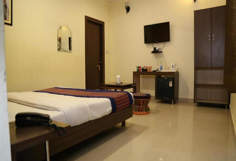 Трехместный Номер Deluxe, Taj Haveli Hotel Agra   Walkable Distance From Taj Mahal