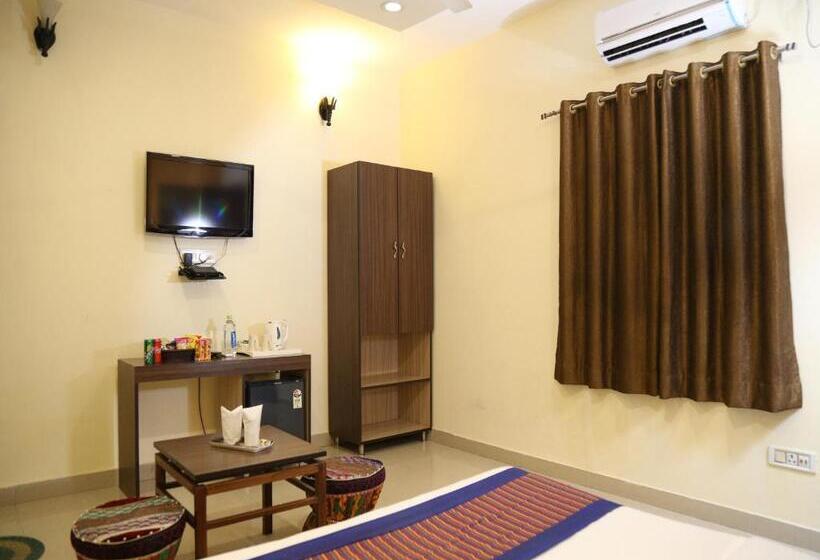 اتاق لوکس سه تخته, Taj Haveli Hotel Agra   Walkable Distance From Taj Mahal