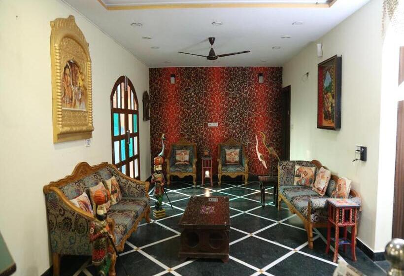 اتاق لوکس سه تخته, Taj Haveli Hotel Agra   Walkable Distance From Taj Mahal