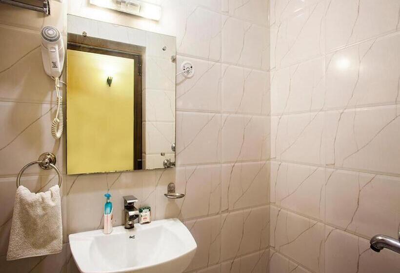 اتاق لوکس سه تخته, Taj Haveli Hotel Agra   Walkable Distance From Taj Mahal