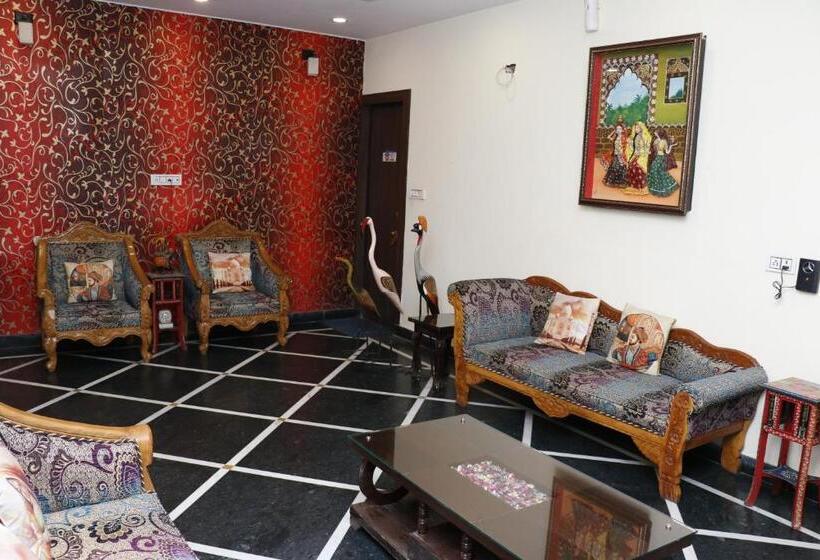 اتاق لوکس سه تخته, Taj Haveli Hotel Agra   Walkable Distance From Taj Mahal