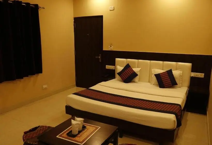 Deluxe Kolmen Hengen Huone, Taj Haveli Hotel Agra Walkable Distance From Taj Mahal