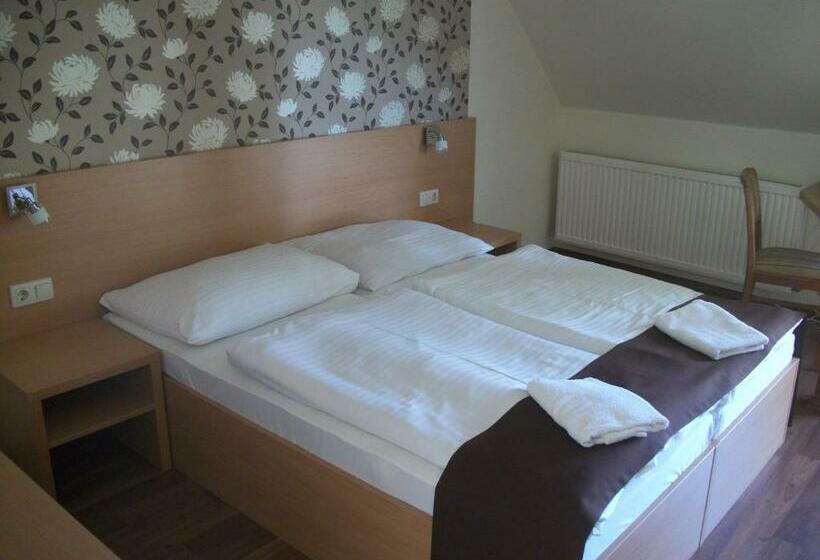 标准间, Viktória