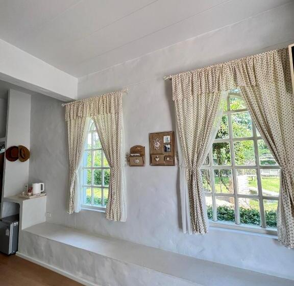 ویلای یک اتاق خوابه با استخر شنا, Villa La Flora Kanchanaburi
