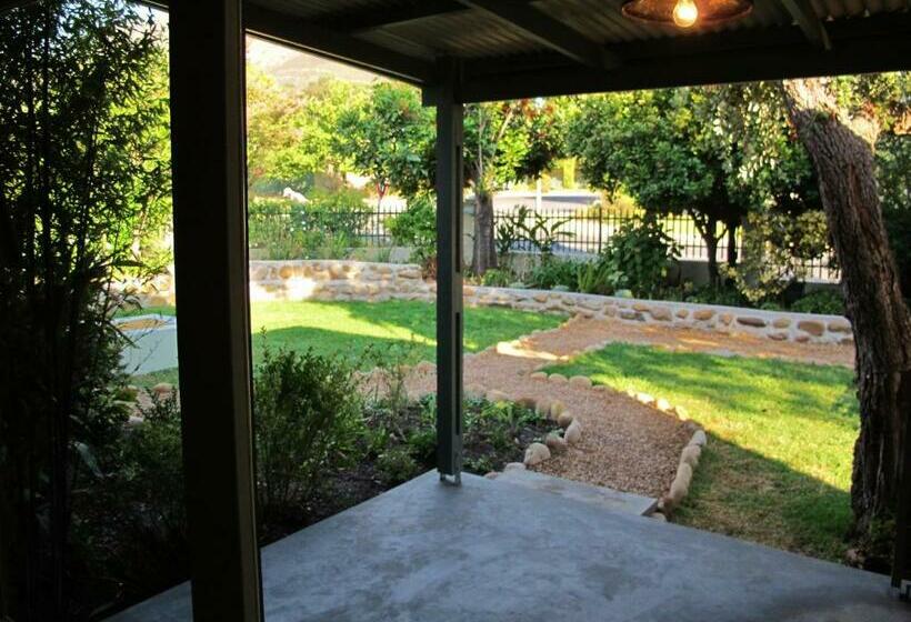 סוויטה נוף להרים, Eight On Tuin