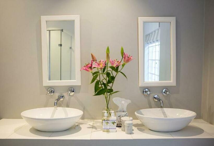 جناح, In Abundance Guest House