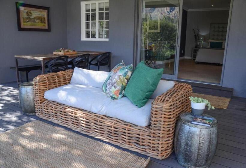 جناح عائلي, In Abundance Guest House