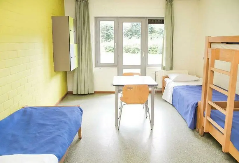 Vuode Makuusalissa, Hostel Europa