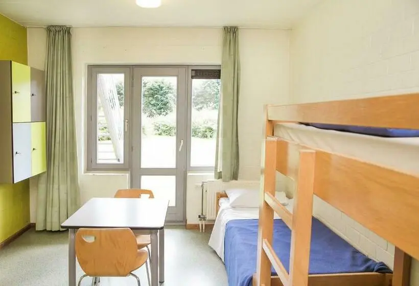 Vuode Makuusalissa, Hostel Europa