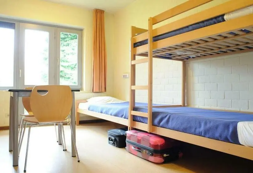 Vuode Makuusalissa, Hostel Europa