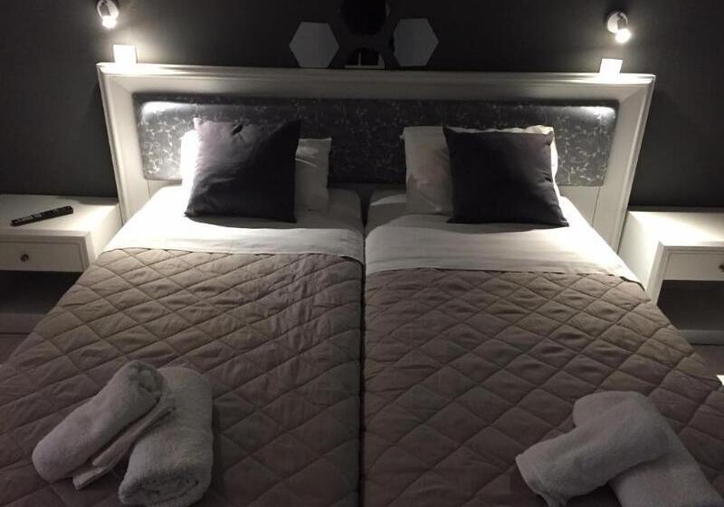 标准三人间, Alkyonides Boutique