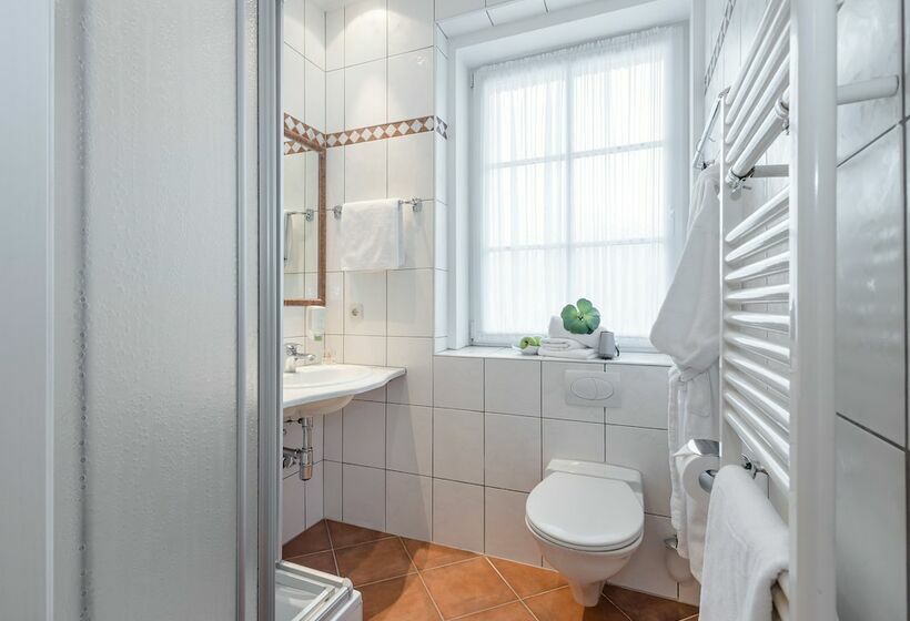 חדר סטנדרט, Gisela