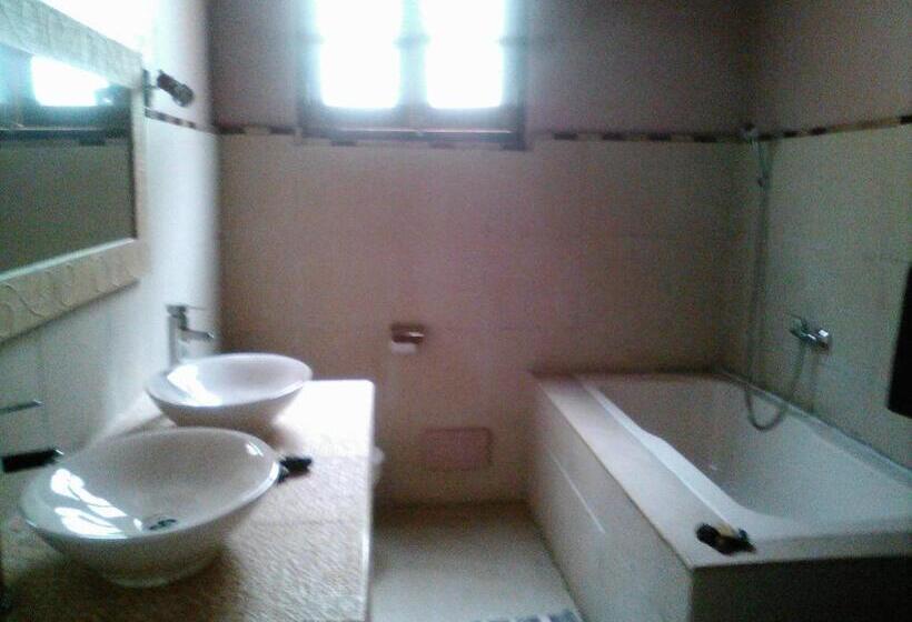 اتاق لوکس, Maison Lovasoa