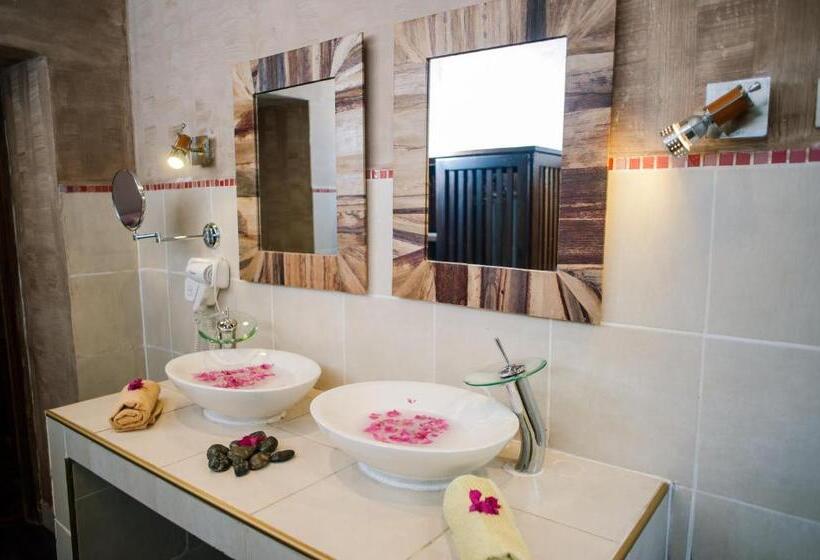 اتاق لوکس, Maison Lovasoa