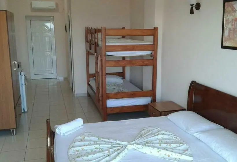 اتاق استاندارد چهار تخته با چشم‌انداز دریا, Oasis Drymades