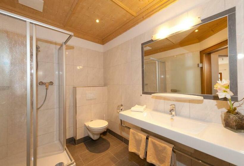 ファミリールーム, Quehenberger