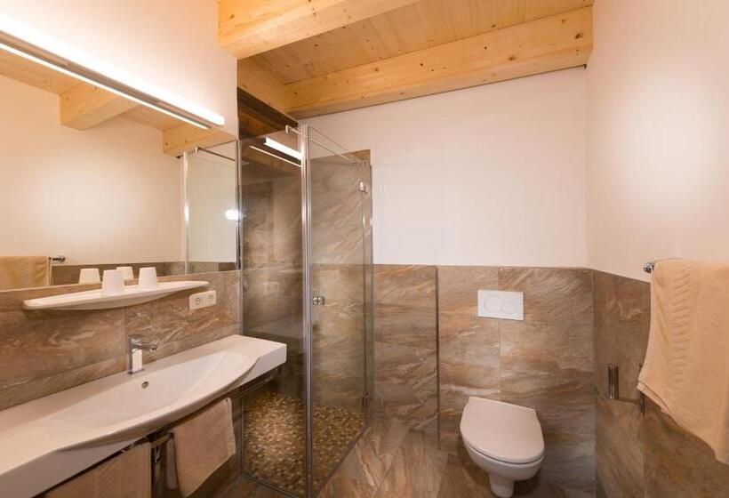 スタンダードルーム, Quehenberger