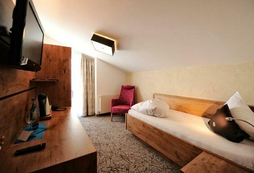 スタンダードシングルルーム, Röck Garni