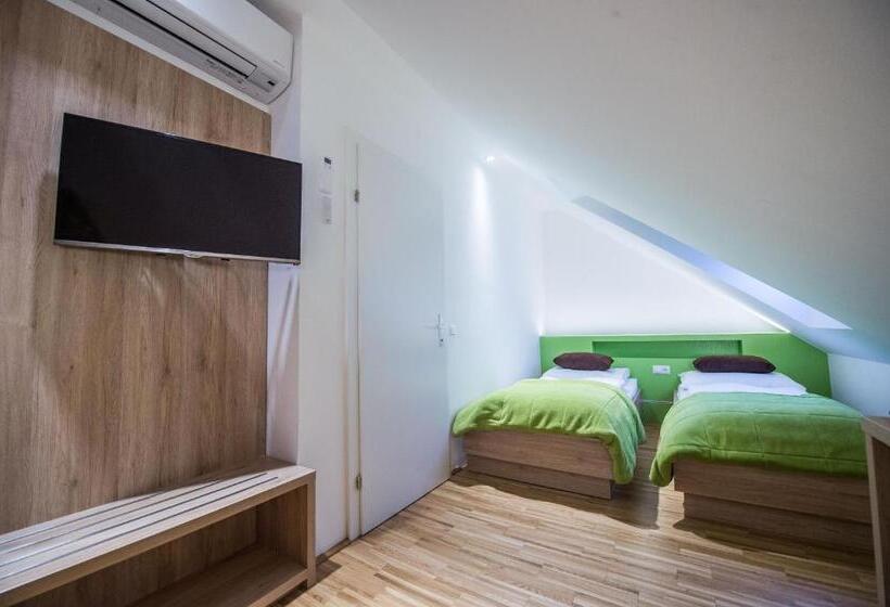 اتاق استاندارد, Restaurant Meyer