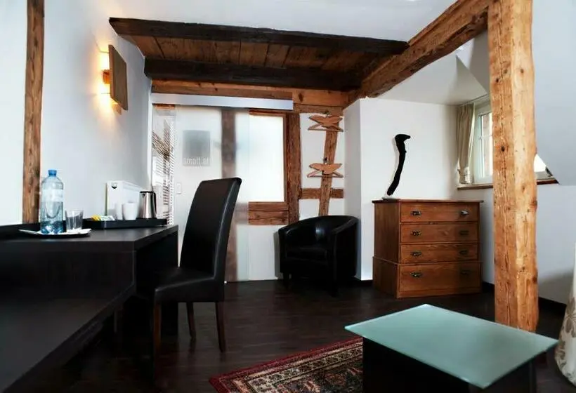 Standard Yhden Hengen Huone, S'matt