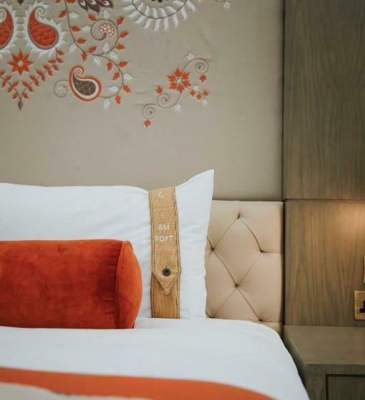 套房, The Lalit London