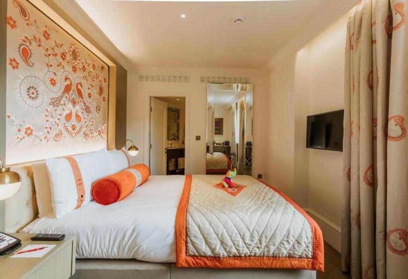 Номер Стандарт, The Lalit London