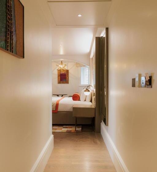 套房, The Lalit London