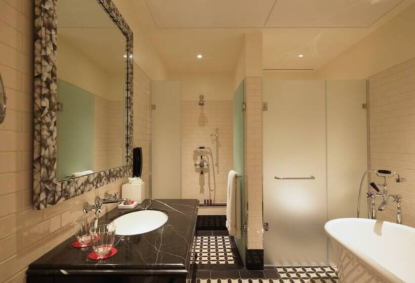Люкс, The Lalit London