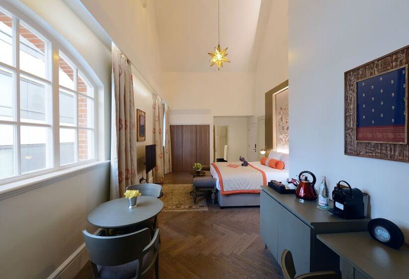 套房, The Lalit London