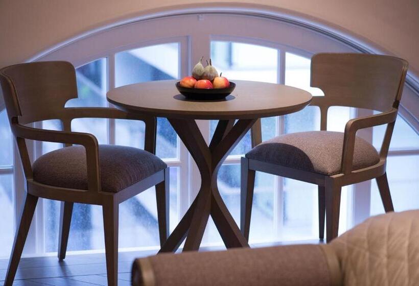 标准间, The Lalit London