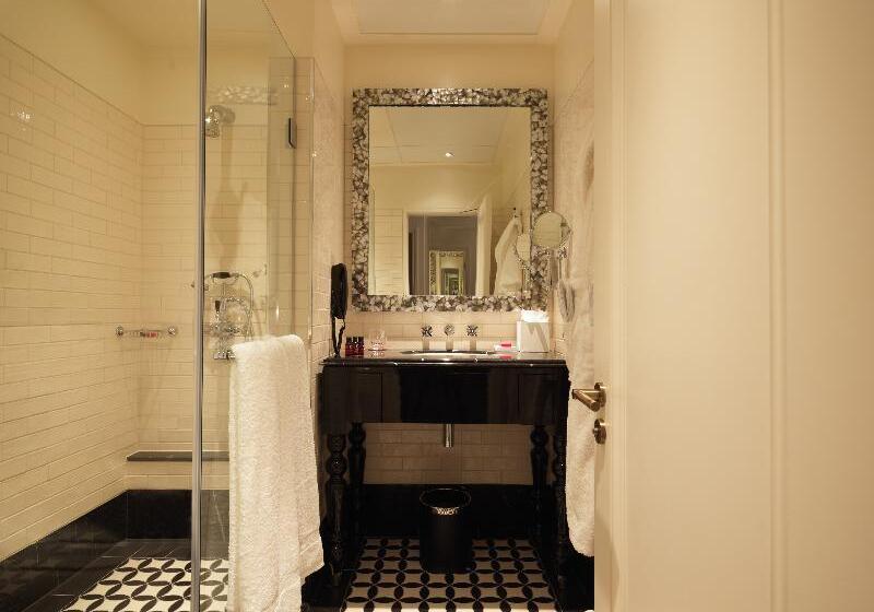 标准间, The Lalit London