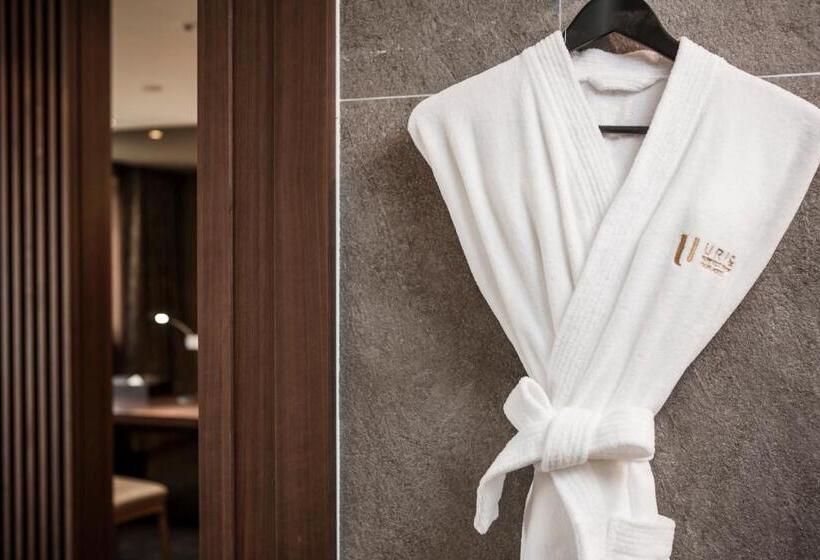 ジュニアスイート, Uri&