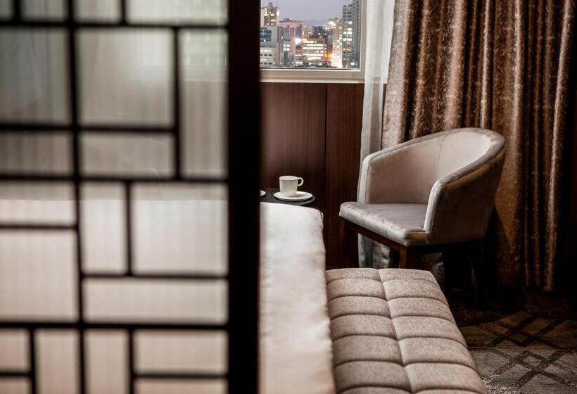 ジュニアスイート, Uri&