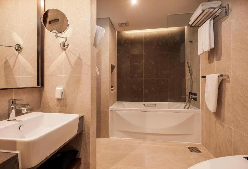 ジュニアスイート, Uri&