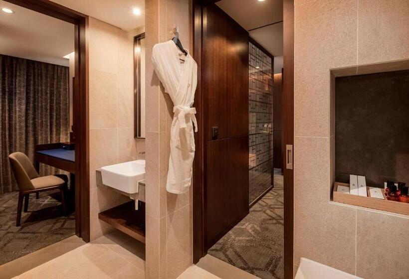 ジュニアスイート, Uri&