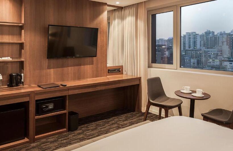 デラックスルーム, Uri&